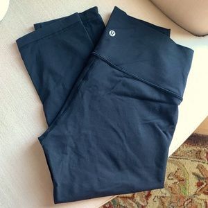Women’s LuluLemon WunderUnder  Leggings 23” Crop size 10